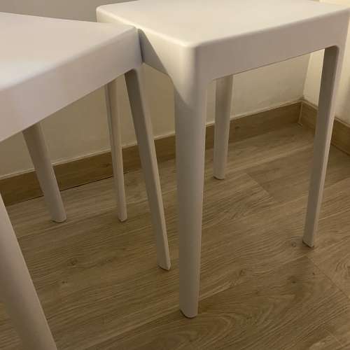 兩件白色 方凳（正方形 10”x10” 高17”）