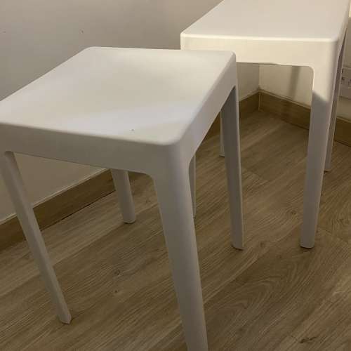 兩件白色 方凳（正方形 10”x10” 高17”）