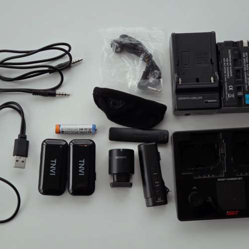 80%新 Sony無線收音咪Set Sony ECM-W1M/ISDT NP2快充雙差/F&V 20W LED/ 副廠3.5mm一...