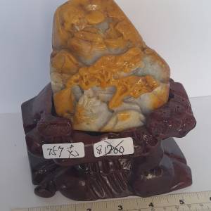 紅翡A玉風景擺件連特製木座，A玉重757克gram 原價一千二百元現售八百元，清貨歡迎出...