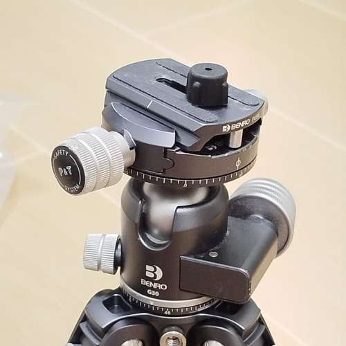Benro Turtle TR227C 百諾玄武 [碳纖，少量使用痕跡，有盒有原廠袋等配件] + G30雲台