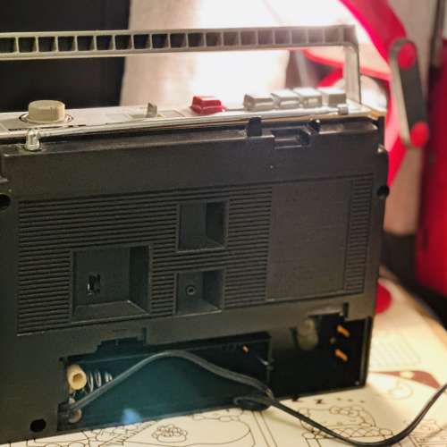 出售三洋 sanyo 手提cassette機一部，型號MR-G308，cassette播放正常，收音機接收𩆜...