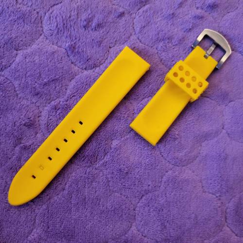 ( 3 ) 黃色矽膠錶帶連扣。22mm。