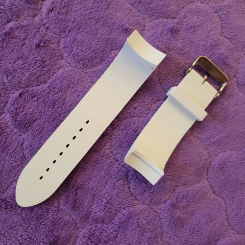 ( 5 ) 白色矽膠錶帶連扣。22mm。