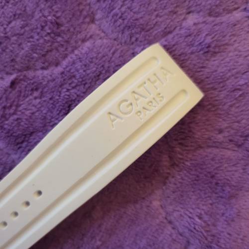 ( 5 ) 白色矽膠錶帶連扣。22mm。