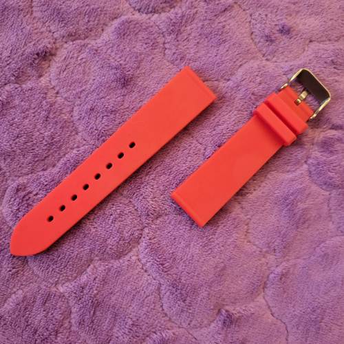 ( 6 ) 紅色矽膠錶帶連扣。20mm。