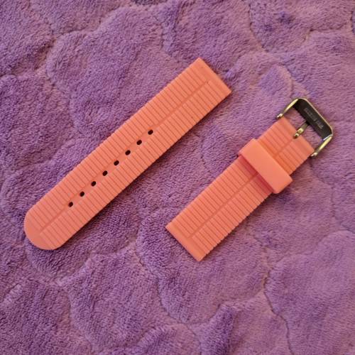 ( 7 ) 淺粉色矽膠錶帶連扣。22mm。