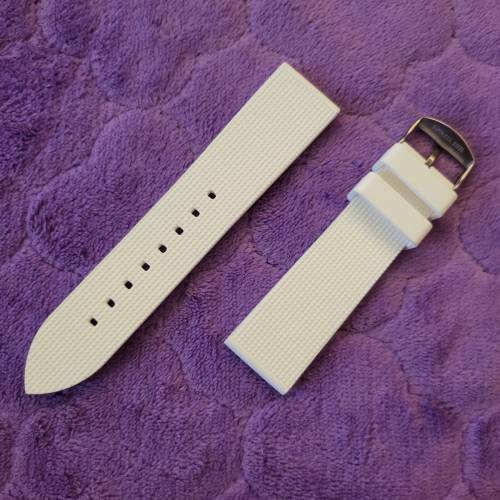 ( 9 ) 白色矽膠直身錶帶連扣。22mm。