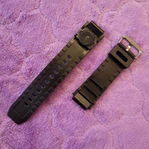 ( 14 ) 黑色膠錶帶連扣。附指南針。16mm。