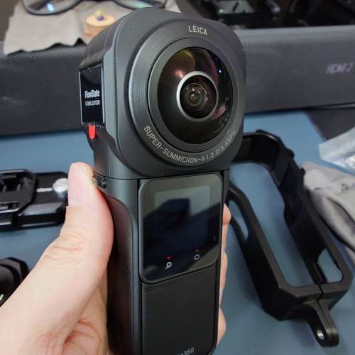 [送128GB microSD card] Insta360 ONE RS 1-Inch 360 Leica Edition 及配件