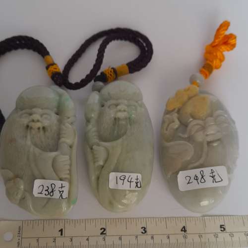 翡翠A玉長約三點五吋壽星公手把件，好工圓滑好手感。原價每個1380,現減售880元。兩...