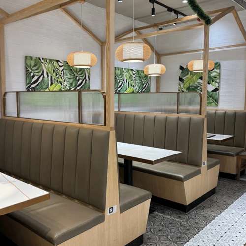 香港大头虾餐厅卡位梳化，坐垫可翻开储物卡位，配有不锈钢屏风一手厂家订造