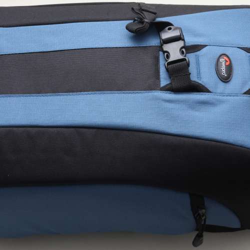Lowepro Flipside 300 Backpack 藍色(95新)名牌袋保護力強，外型唔大又裝得多，背開...