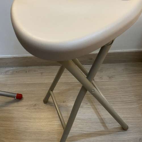 可折叠櫈  輕巧方便穩固   最大周距 11” 高19”