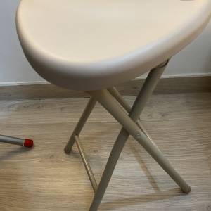 可折叠櫈  輕巧方便穩固   最大周距 11” 高19”