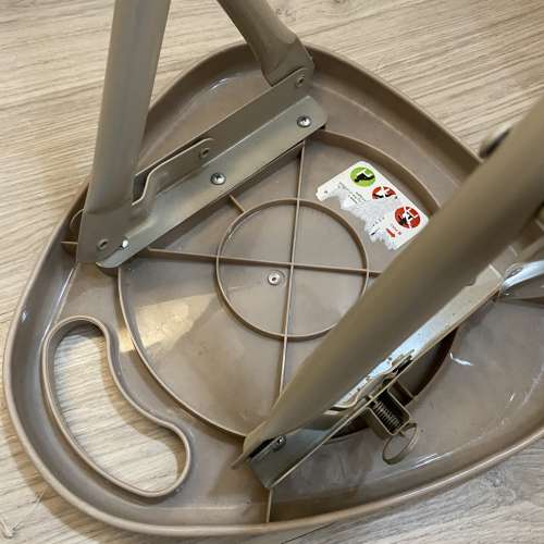 可折叠櫈  輕巧方便穩固   最大周距 11” 高19”