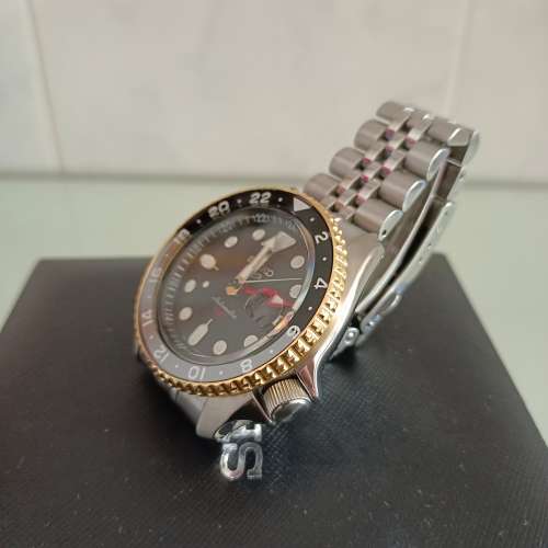 Seiko 5 GMT SSK001