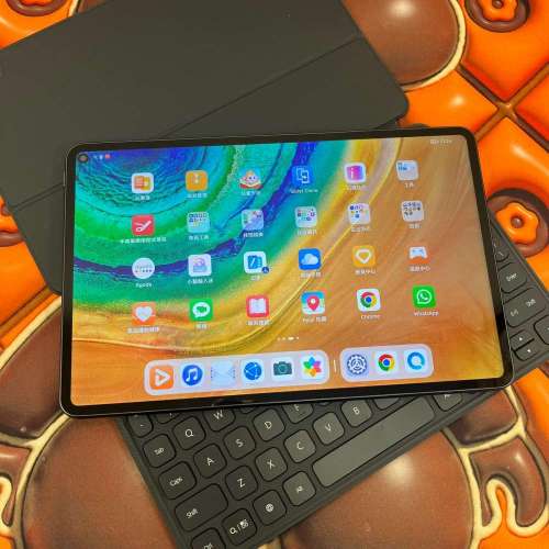 Huawai 華為 Matepad pro 10.8 (8+256) wifi 版本，連原廠鍵盤cover