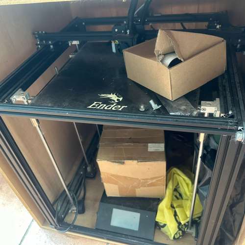 Ender 3d打印機，可交換laptop