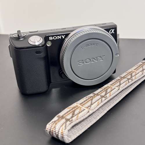 Sony NEX 5 不連鏡頭$500，連定焦35mm F1.8全套$1500