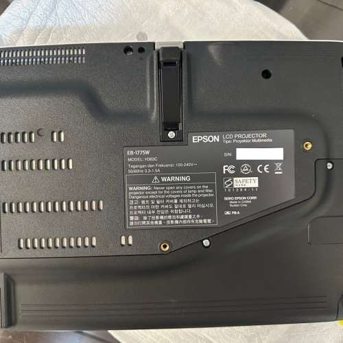 超輕薄小型投影機3,000 流明 EPSON EB-1775W Projector