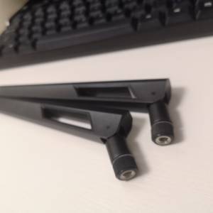 Router 天線  detachable antennas x 2  (WIFI 網卡 合用）