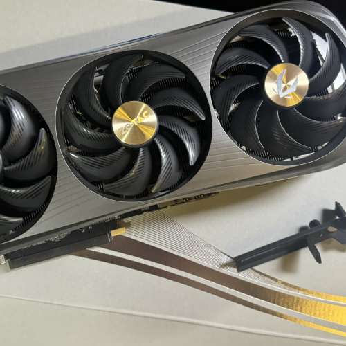 ZOTAC RTX 4090 AMP AIRO 顯示卡