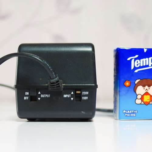 newstar變壓器. 輸入：AC110/220V 50/60Hz 輸出：DC12V 10Amps 運作良好.