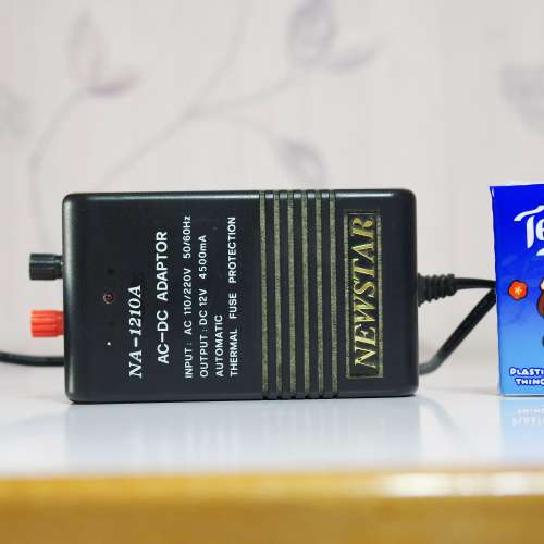 newstar變壓器. 輸入：AC110/220V 50/60Hz 輸出：DC12V 10Amps 運作良好.