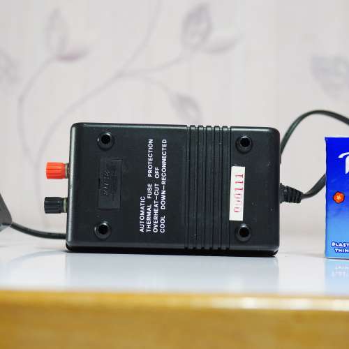 newstar變壓器. 輸入：AC110/220V 50/60Hz 輸出：DC12V 10Amps 運作良好.