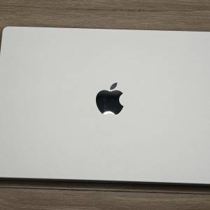 macbook pro m3 pro 銀色