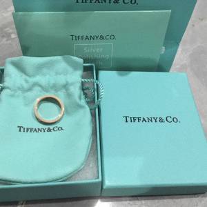 Tiffany & Co 玫瑰金三鑽戒指
