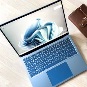 賣99%新Surface Laptop 7th full box