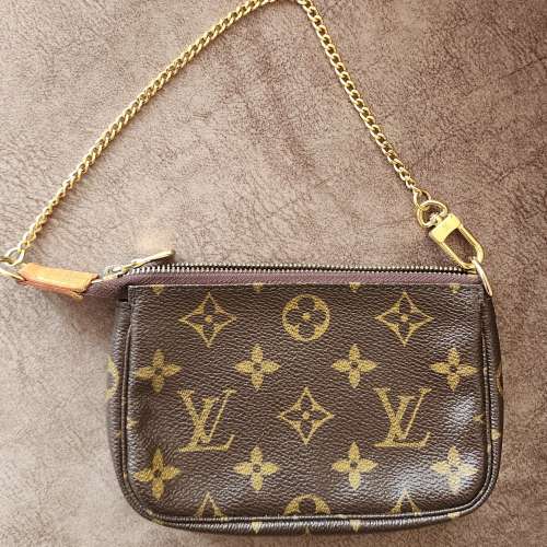 LV Mini Pochette（小物袋）