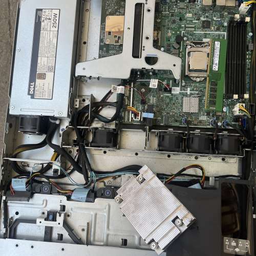 戴尔R240 3.5寸4盘位 CPU:E-2224.內存16GB