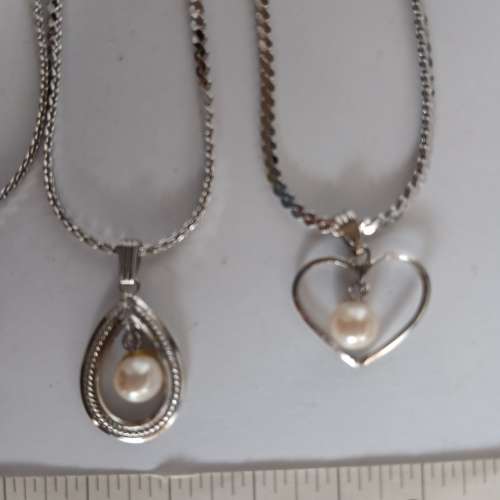 一手五只 日本人做養 珠吊咀， 配上16吋銅鏈，清理古舊存貨五套共售150元。 no.D14...