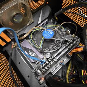 ROGSTRIXB360-IGAMING,i3-8100,ddr4 360016GB Corsair, AntecNX550