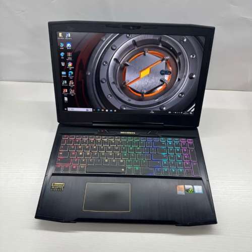 i7處理器 16G 記憶體➕2TB SSD固態硬， 4g獨顯 80多萬魯大師 功能硬件完好 多彩鍵盤