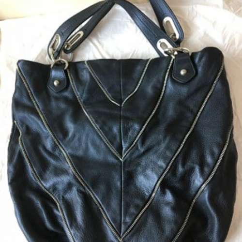 Joy & Peace軟身黑色真皮手袋