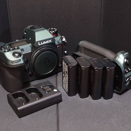 Panasonic LUMIX S1R + BG-S1 直倒