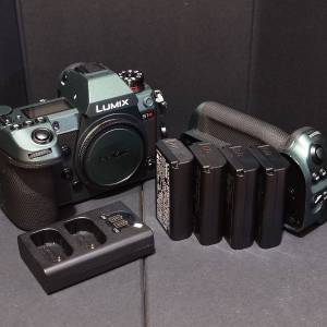Panasonic LUMIX S1R + BG-S1 直倒