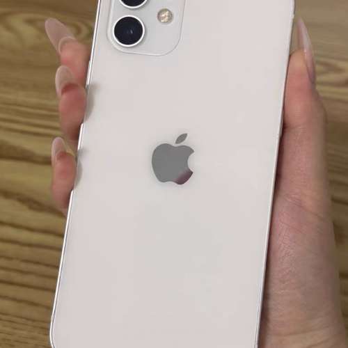 iPhone 12 256G，健康度100 ％，使用流暢。