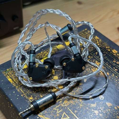 Campfire Audio Andromeda Special Edition: Gold