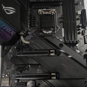 ASUS ROG STRIX Z490-E GAMING ATX主版 (正版Window11Pro) Socket 1200 支援 第10代...