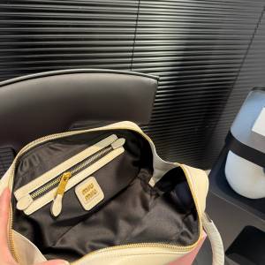 缪缪MIUMIU 手提包