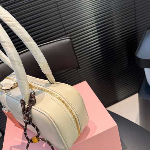 缪缪MIUMIU 手提包