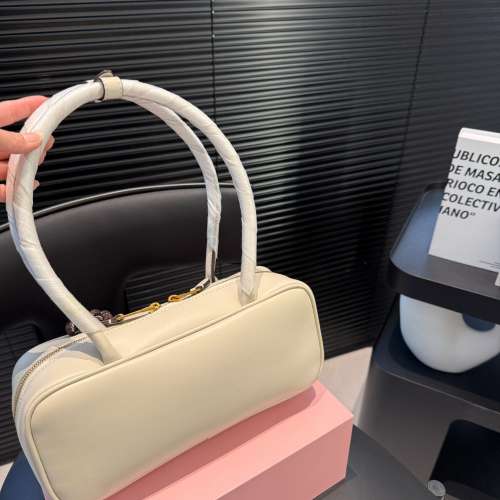 缪缪MIUMIU 手提包