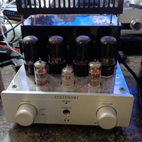 放房間用多無崩花國產AUDIOROMY M6V6胆機(跟靚胆)跟國產AUNE X3紅欅木皮坐枱喇叭一...