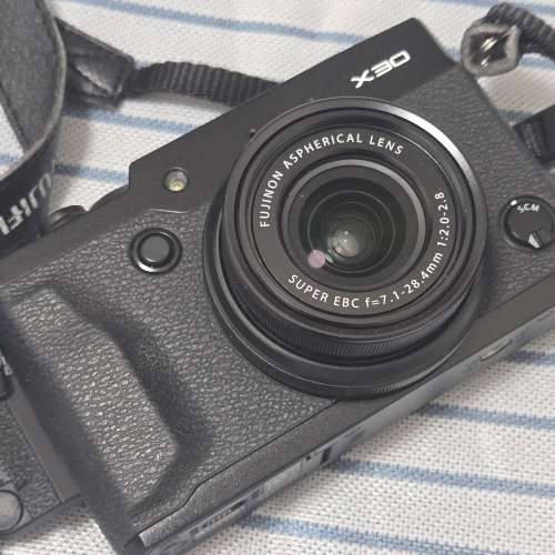 FUJIFILM X30