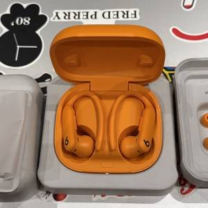 95% 新 Powerbeats Pro 2 電光橙色